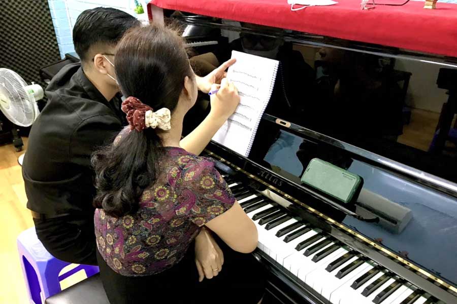 Người trưởng thành chơi piano có rất nhiều lợi ích cho cơ thể