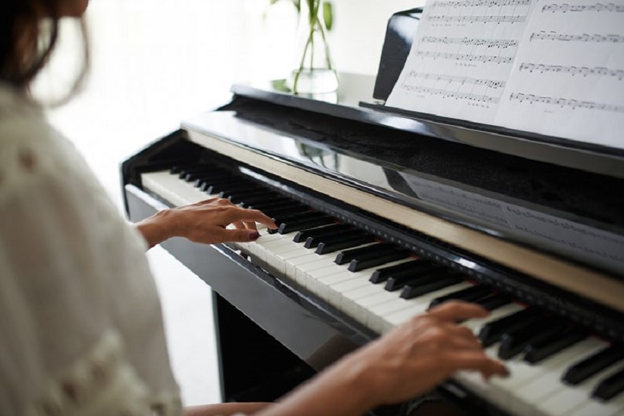 Giải đáp thắc mắc người lớn có học được đàn piano được không